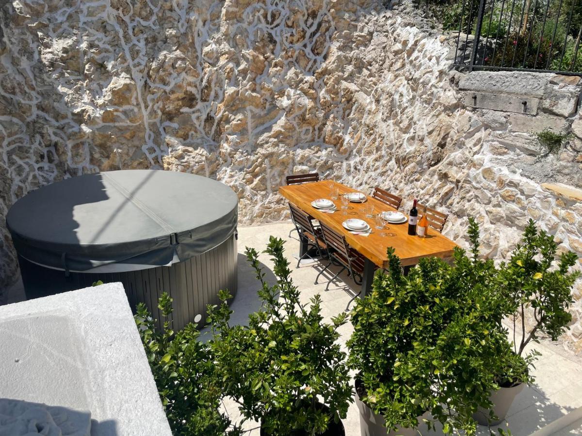 Krka Waterfalls Skradin Buitenkant foto